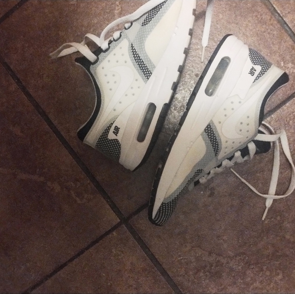 Air Max - Picture 2 of 7